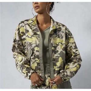 Nike camo floral wind breaker small